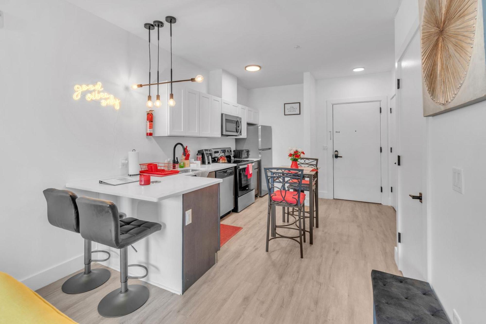 Royal Oasis Indoor Pool, Free Parking, Near Nyc Apartment Elizabeth Exterior photo