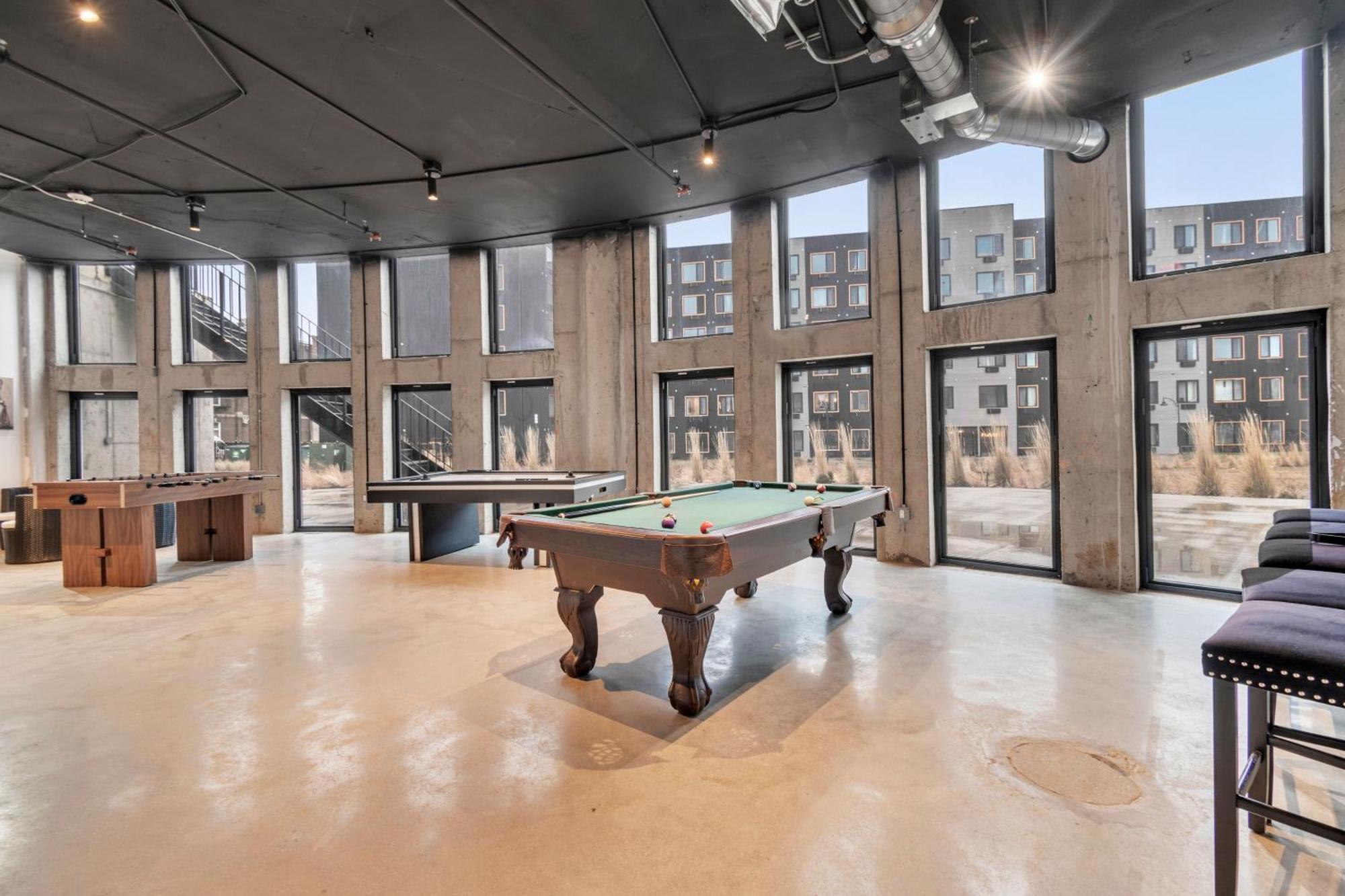 Royal Oasis Indoor Pool, Free Parking, Near Nyc Apartment Elizabeth Exterior photo